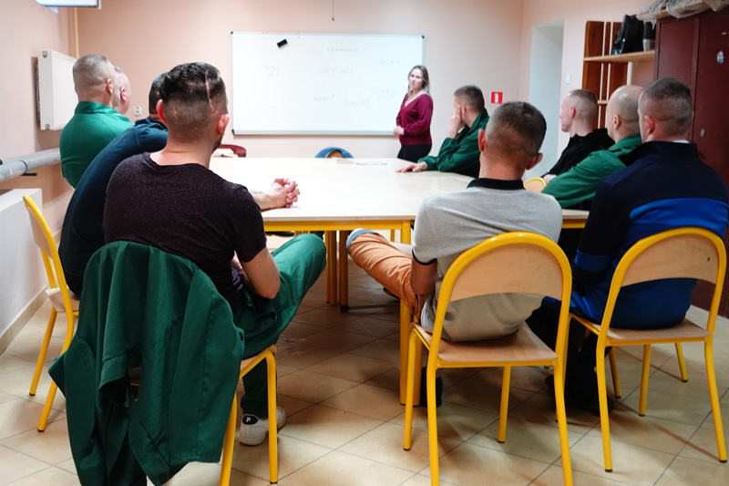 Zajęcia teatralne dla niepełnosprawnych więźniów w Zakładzie Karnym we Włodawie